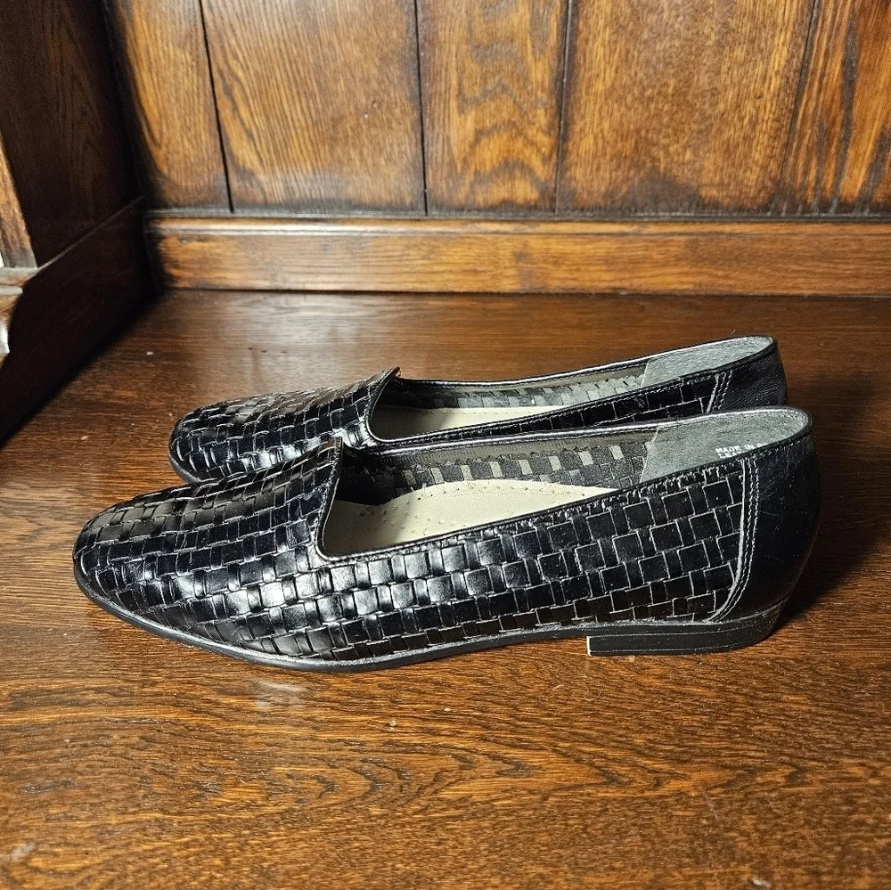 Trotters womens liz loafer black 8N.